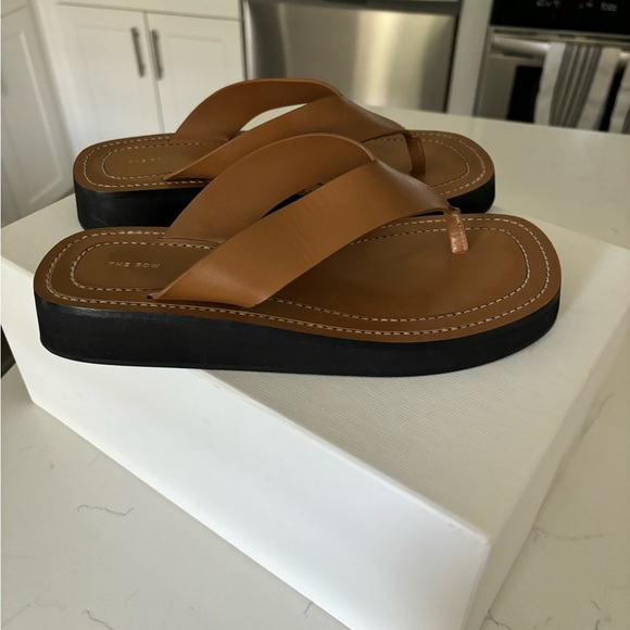 The Row Ginza Flip-Flop Smooth Calfskin Sandals - Picture 8 of 16